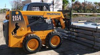 स्किड स्टीयर लोडर Mustang 2054 B