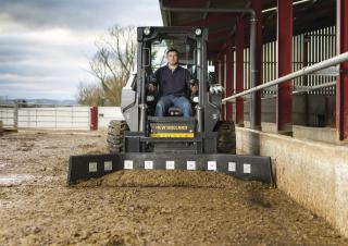 स्किड स्टीयर लोडर New Holland L220