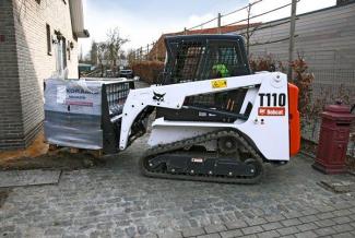 स्किड स्टीयर लोडर Bobcat T110