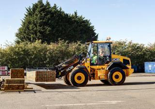 व्हील लोडर JCB 411 HT