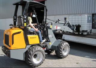 व्हील लोडर Giant D 337 T