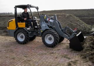 व्हील लोडर Giant V 4502 T