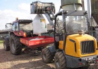व्हील लोडर Giant V 452 T