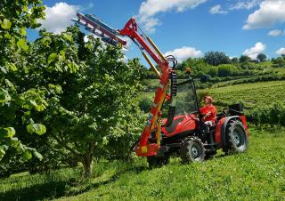 बैकहो लोडर Terex 820