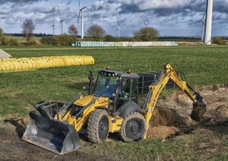 बैकहो लोडर New Holland B115C