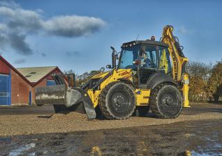 बैकहो लोडर New Holland B115C