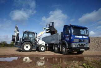 बैकहो लोडर Terex TLB 890