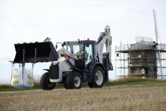 बैकहो लोडर Terex TLB 890