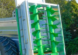 स्लरी और खाद तकनीक मैन्योर स्प्रेडर Joskin SIROKO S4008/8V