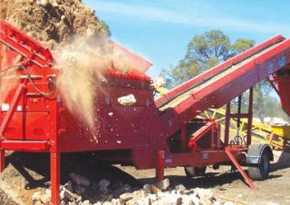 मोबाइल स्क्रीनिंग प्लांट Terex-Finlay 390
