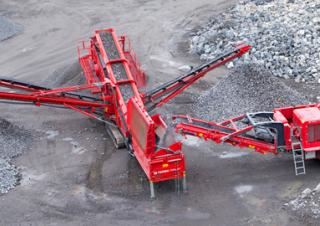 मोबाइल स्क्रीनिंग प्लांट Terex-Finlay 684 - 3 Deck