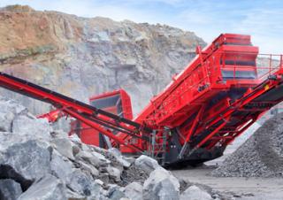 मोबाइल स्क्रीनिंग प्लांट Terex-Finlay 684 - 3 Deck