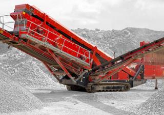 मोबाइल स्क्रीनिंग प्लांट Terex-Finlay 693+