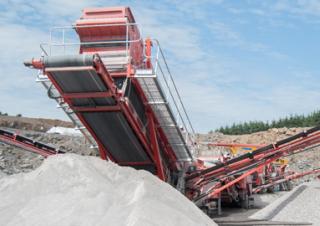 मोबाइल स्क्रीनिंग प्लांट Terex-Finlay 694+ Hybrid