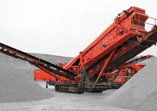 मोबाइल स्क्रीनिंग प्लांट Terex-Finlay 694+