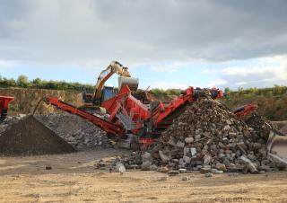 मोबाइल स्क्रीनिंग प्लांट Terex-Finlay 873+ Spaleck