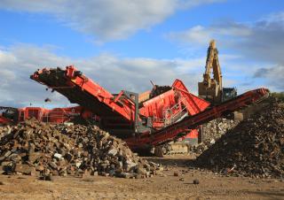 मोबाइल स्क्रीनिंग प्लांट Terex-Finlay 873+ Spaleck