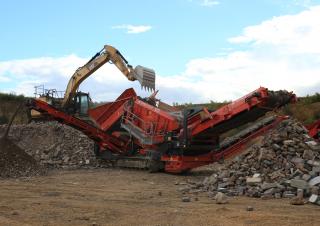 मोबाइल स्क्रीनिंग प्लांट Terex-Finlay 873+ Spaleck