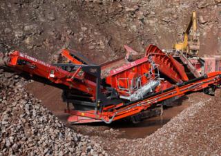 मोबाइल स्क्रीनिंग प्लांट Terex-Finlay 873+