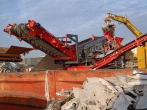 मोबाइल स्क्रीनिंग प्लांट Terex-Finlay 883 Reclaimer