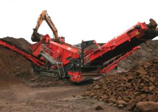 मोबाइल स्क्रीनिंग प्लांट Terex-Finlay 883+