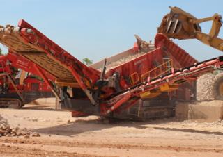 मोबाइल स्क्रीनिंग प्लांट Terex-Finlay 893