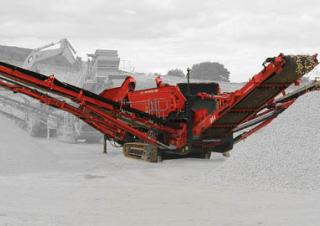 मोबाइल स्क्रीनिंग प्लांट Terex-Finlay 984