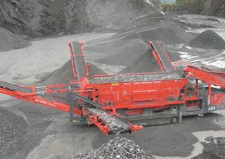 मोबाइल स्क्रीनिंग प्लांट Terex-Finlay 984