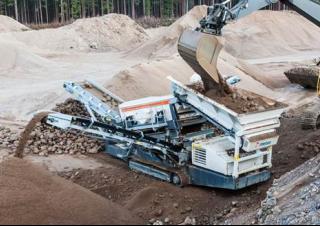 मोबाइल स्क्रीनिंग प्लांट Metso Lokotrack ST2.4