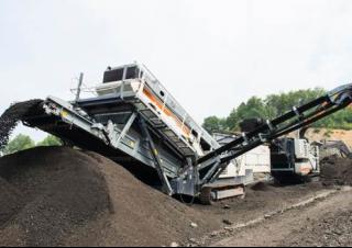 मोबाइल स्क्रीनिंग प्लांट Metso Lokotrack ST3.5