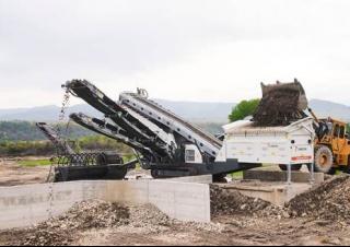मोबाइल स्क्रीनिंग प्लांट Metso Lokotrack ST4.8