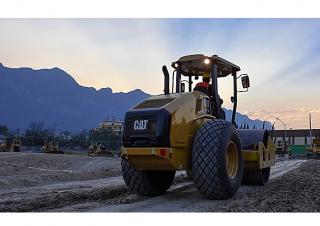 रोलर सिंगल-ड्रम रोलर Caterpillar CS12 GC