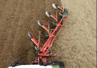 प्लाउ Kverneland LB 85/300