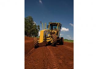ग्रेडर Caterpillar 120K2