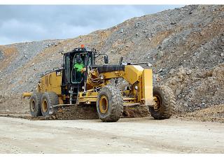 ग्रेडर Caterpillar 18M3