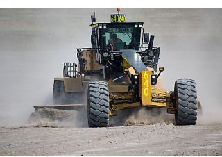ग्रेडर Caterpillar 24