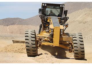 ग्रेडर Caterpillar 24M