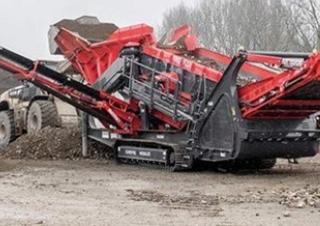 मोबाइल स्क्रीनिंग प्लांट Sandvik QE442 FFMS