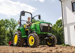 वाहन म्यूनिसिपल ट्रैक्टर फ्रंट हिच John Deere 3025 E