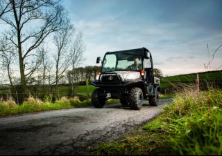 वाहन म्यूनिसिपल ट्रैक्टर फ्रंट हिच Kubota RTV X1110 TW  
