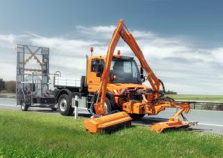 वाहन म्यूनिसिपल ट्रैक्टर फ्रंट हिच Unimog U 218 Euro 6
