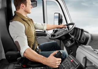 वाहन म्यूनिसिपल ट्रैक्टर फ्रंट हिच Unimog U 423 Euro 6