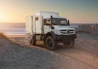 वाहन म्यूनिसिपल ट्रैक्टर फ्रंट हिच Unimog U 5023 Euro 6
