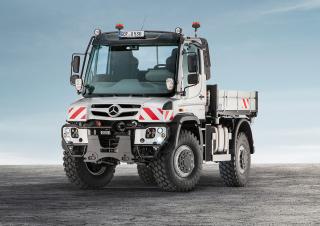 वाहन म्यूनिसिपल ट्रैक्टर फ्रंट हिच Unimog U 527 Euro 6