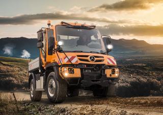 वाहन म्यूनिसिपल ट्रैक्टर फ्रंट हिच Unimog U 530 Euro 6