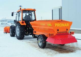 विंटर मेंटेनेंस इक्विपमेंट स्प्रेडर यूनिट टोव्ड स्प्रेडर Pronar T 130