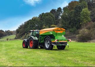 स्लरी और खाद तकनीक फर्टिलाइज़र स्प्रेडर Amazone ZG-TS 8200