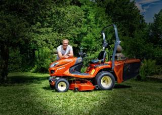 राइडिंग लॉन मोवर और गार्डन ट्रैक्टर Kubota GR1600-II 