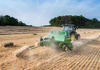 राइडिंग लॉन मोवर और गार्डन ट्रैक्टर John Deere S180 