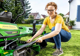 राइडिंग लॉन मोवर और गार्डन ट्रैक्टर John Deere Z320R 